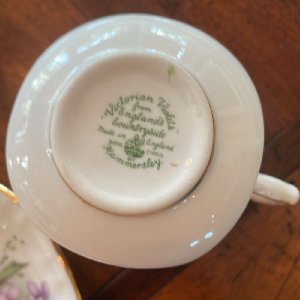 Vintage teacup and saucer - Picture 2 of 4